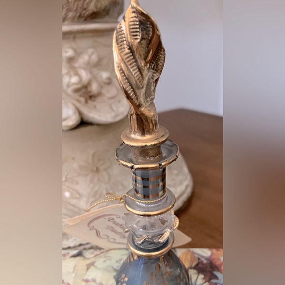 Egyptian hand blown perfume bottle. Exquisite design . - Picture 6 of 13